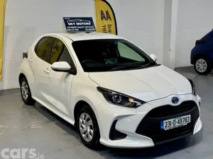 Toyota Yaris Hatchback, Petrol Hybrid, 2023, White