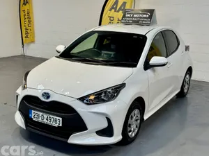 Toyota Yaris Hatchback, Petrol Hybrid, 2023, White