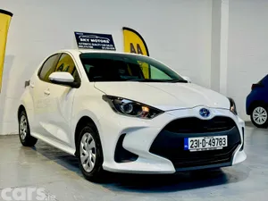Toyota Yaris Hatchback, Petrol Hybrid, 2023, White