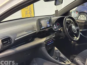 Toyota Yaris Hatchback, Petrol Hybrid, 2023, White