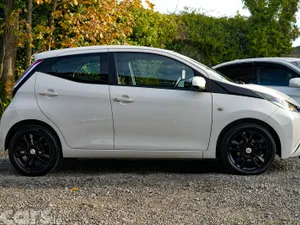 Toyota Aygo Hatchback, Petrol, 2016, White