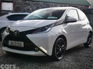 Toyota Aygo Hatchback, Petrol, 2016, White