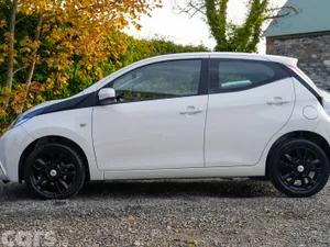 Toyota Aygo Hatchback, Petrol, 2016, White