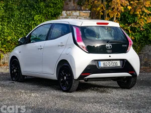 Toyota Aygo Hatchback, Petrol, 2016, White