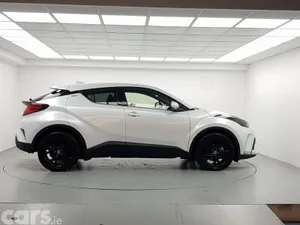 Toyota C-HR SUV, Petrol Hybrid, 2020, White