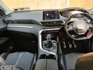 Peugeot 3008 MPV, Petrol, 2019, Red
