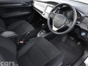 Toyota Corolla Saloon, Petrol Hybrid, 2019, Silver
