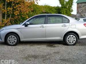 Toyota Corolla Saloon, Petrol Hybrid, 2019, Silver