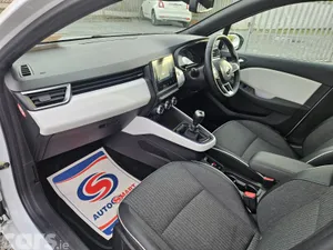 Renault Clio Hatchback, Petrol, 2022, White