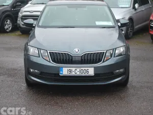 Skoda Octavia Saloon, Petrol, 2019, Grey