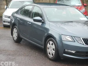 Skoda Octavia Saloon, Petrol, 2019, Grey