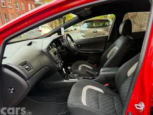 Kia Ceed Hatchback, Petrol, 2017, Red