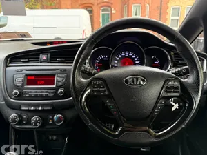 Kia Ceed Hatchback, Petrol, 2017, Red