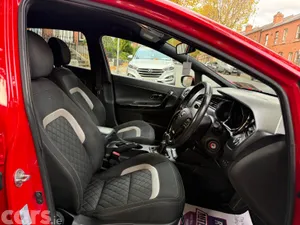 Kia Ceed Hatchback, Petrol, 2017, Red