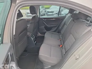 Skoda Octavia Saloon, Diesel, 2017, Yellow