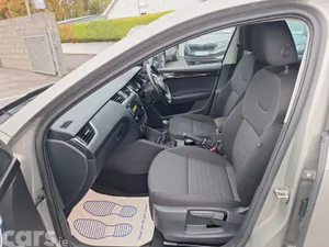Skoda Octavia Saloon, Diesel, 2017, Yellow