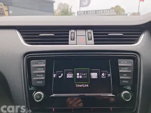 Skoda Octavia Saloon, Diesel, 2017, Yellow