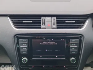 Skoda Octavia Saloon, Diesel, 2017, Yellow
