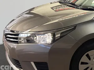 Toyota Corolla Saloon, Petrol, 2016, Beige