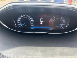Peugeot 3008 MPV, Petrol, 2020, Red