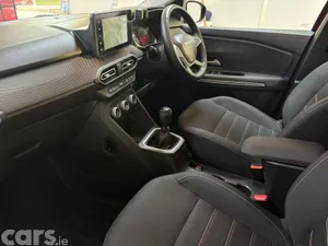 Dacia Jogger MPV, Petrol, 2023, Orange