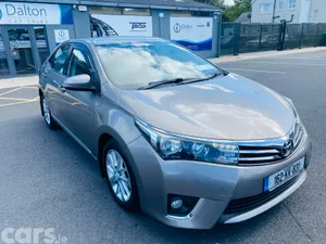 Toyota Corolla Saloon, Diesel, 2016, Beige