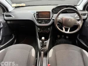 Peugeot 208 Hatchback, Petrol, 2016, Silver