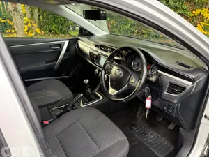 Toyota Corolla Saloon, Diesel, 2015, Silver