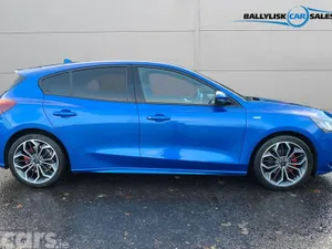 Ford Focus Hatchback, Petrol Hybrid, 2023, Blue