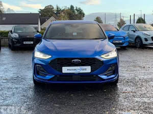 Ford Focus Hatchback, Petrol Hybrid, 2023, Blue