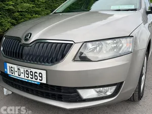 Skoda Octavia Saloon, Petrol, 2016, Beige