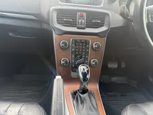 Volvo V40 Hatchback, Diesel, 2019, Blue