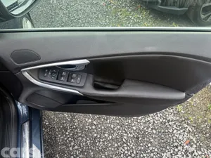 Volvo V40 Hatchback, Diesel, 2019, Blue
