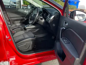 Renault Captur Hatchback, Petrol, 2020, Red
