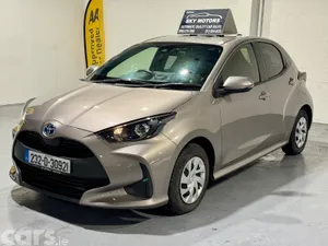 Toyota Yaris Hatchback, Petrol Hybrid, 2023, Grey