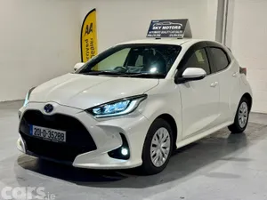 Toyota Yaris Hatchback, Petrol Hybrid, 2020, White
