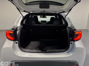 Toyota Yaris Hatchback, Petrol Hybrid, 2020, White
