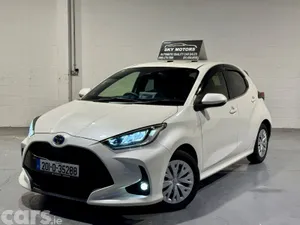 Toyota Yaris Hatchback, Petrol Hybrid, 2020, White