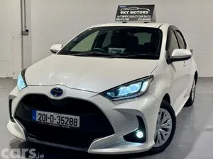Toyota Yaris Hatchback, Petrol Hybrid, 2020, White