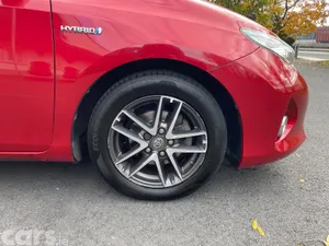 Toyota Auris Hatchback, Petrol Hybrid, 2015, Red