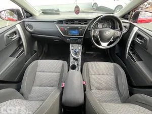 Toyota Auris Hatchback, Petrol Hybrid, 2015, Red