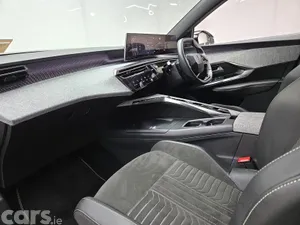 Peugeot 5008 SUV, Electric, 2025, White
