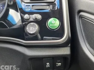Honda Grace Saloon, Petrol, 2015, Silver