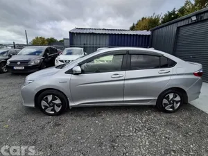 Honda Grace Saloon, Petrol, 2015, Silver