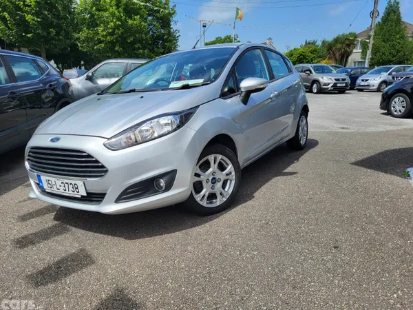Ford Fiesta Hatchback, Petrol, 2015, Silver