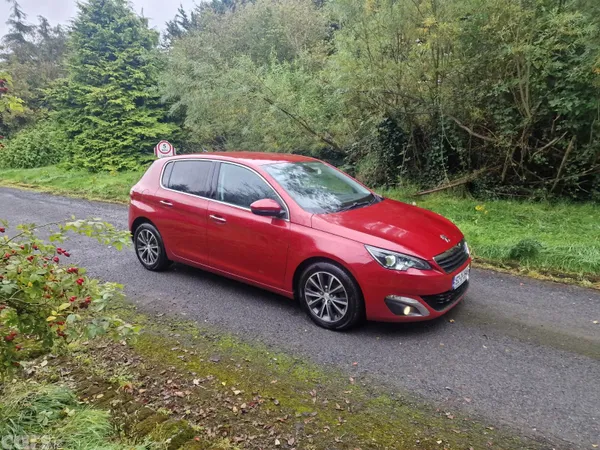 Peugeot 308 Hatchback, Petrol, 2015, Red