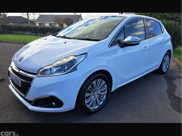 Peugeot 208 Hatchback, Diesel, 2017, White
