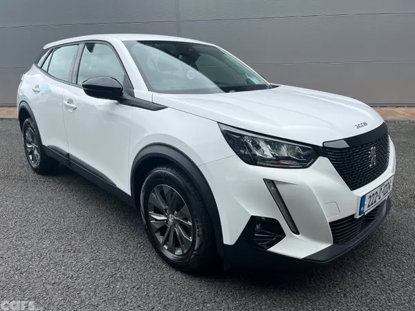 Peugeot 2008 MPV, Petrol, 2022, White