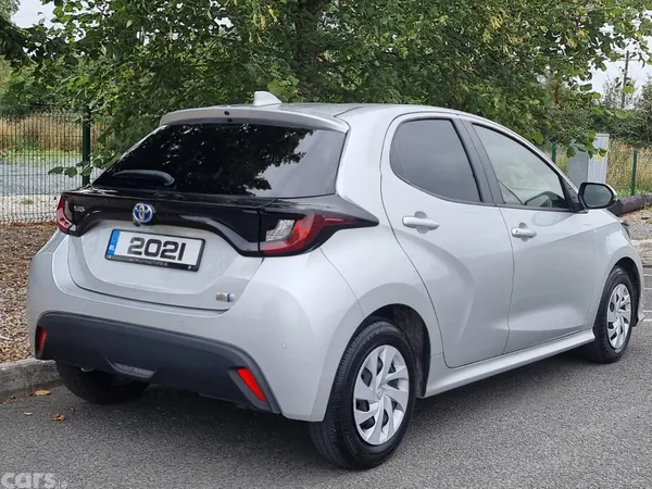 Toyota Yaris Hatchback, Petrol, 2021, Silver