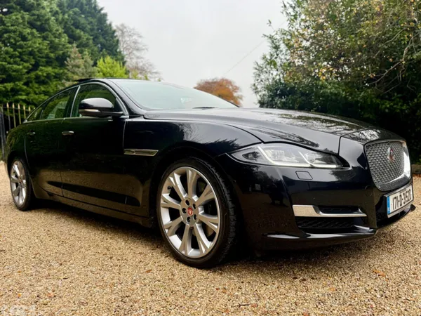 Jaguar XJ Saloon, Diesel, 2017, Black